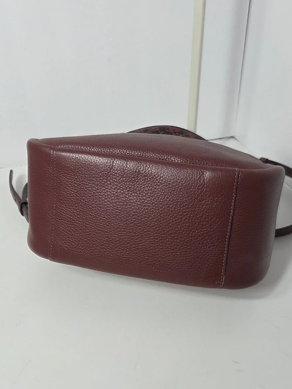 coach jules hobo burgundy wine leather hobo shoulder bag snake detail trim CC756